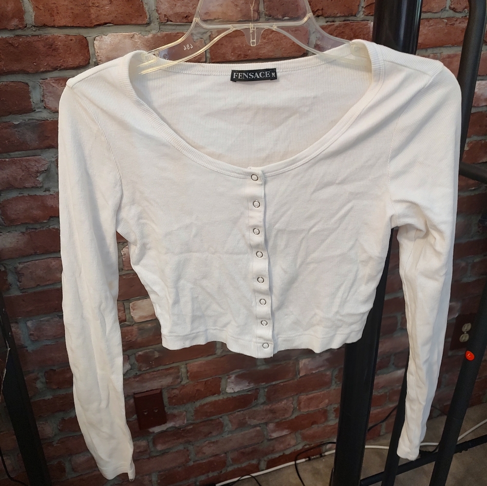 Very good condition long sleeve ribbed cropped tee